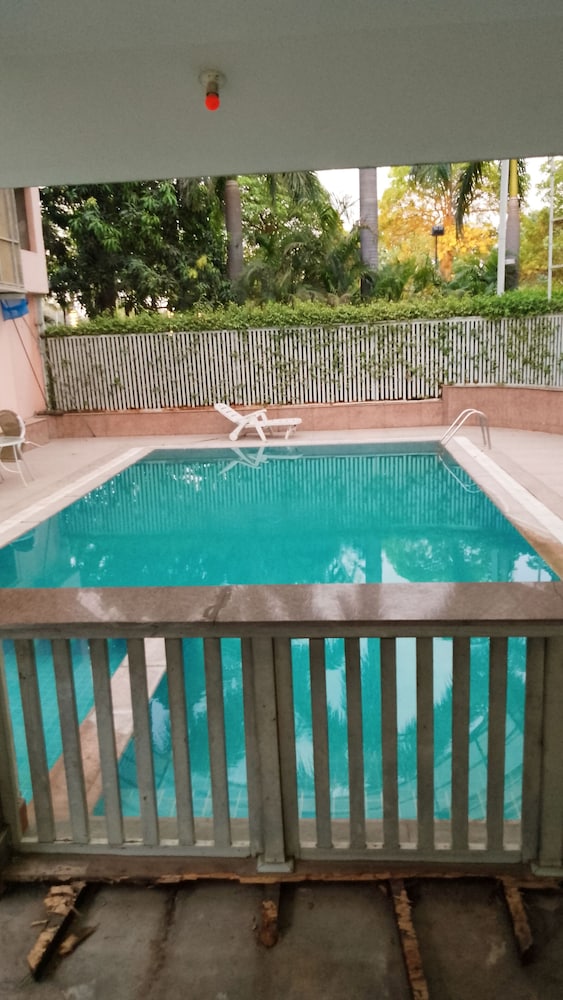 The Nikunj Hotels 15/17