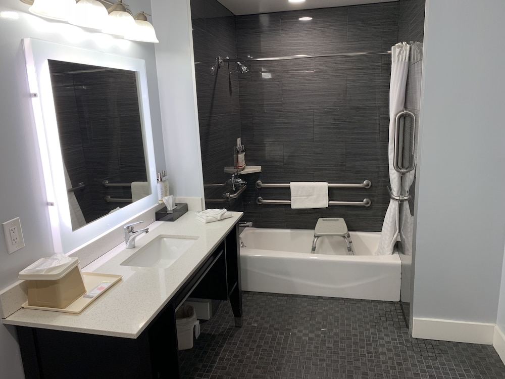 Pacific Inn Monterey 48/49