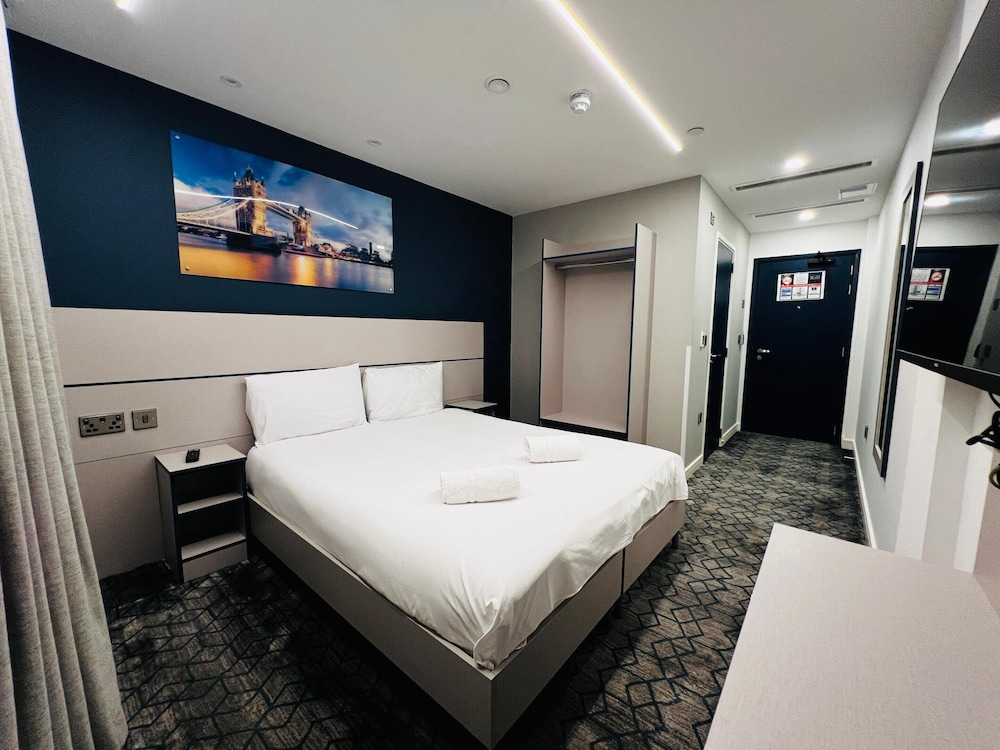 DELUXE, DOUBLE OR TWIN BED, ACCESSIBLE