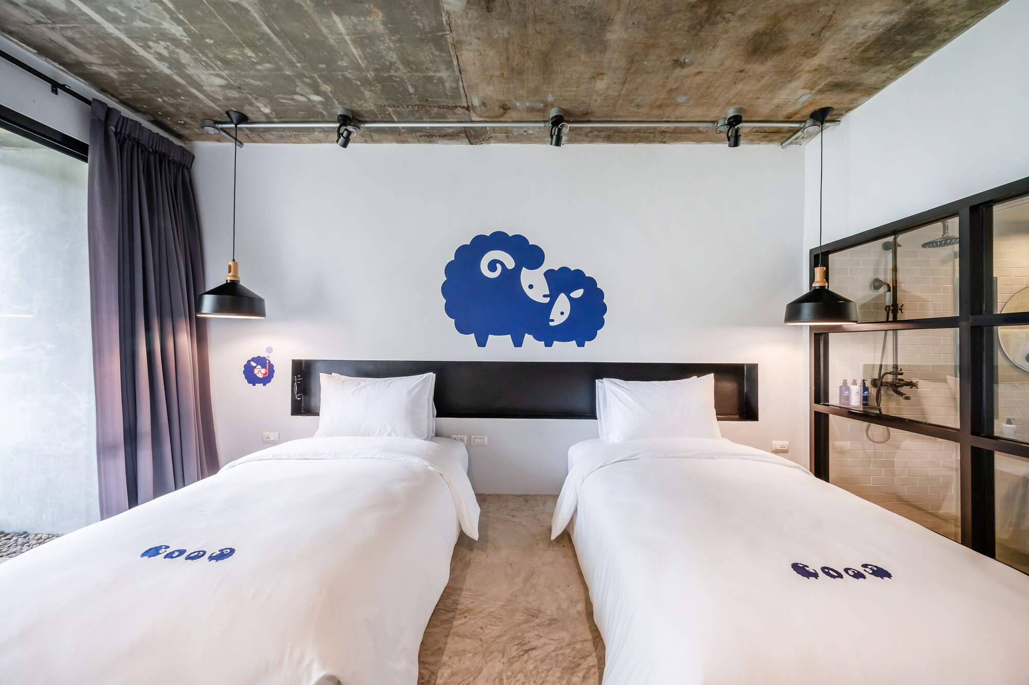 DELUXE, TWIN BEDS, SEA VIEW