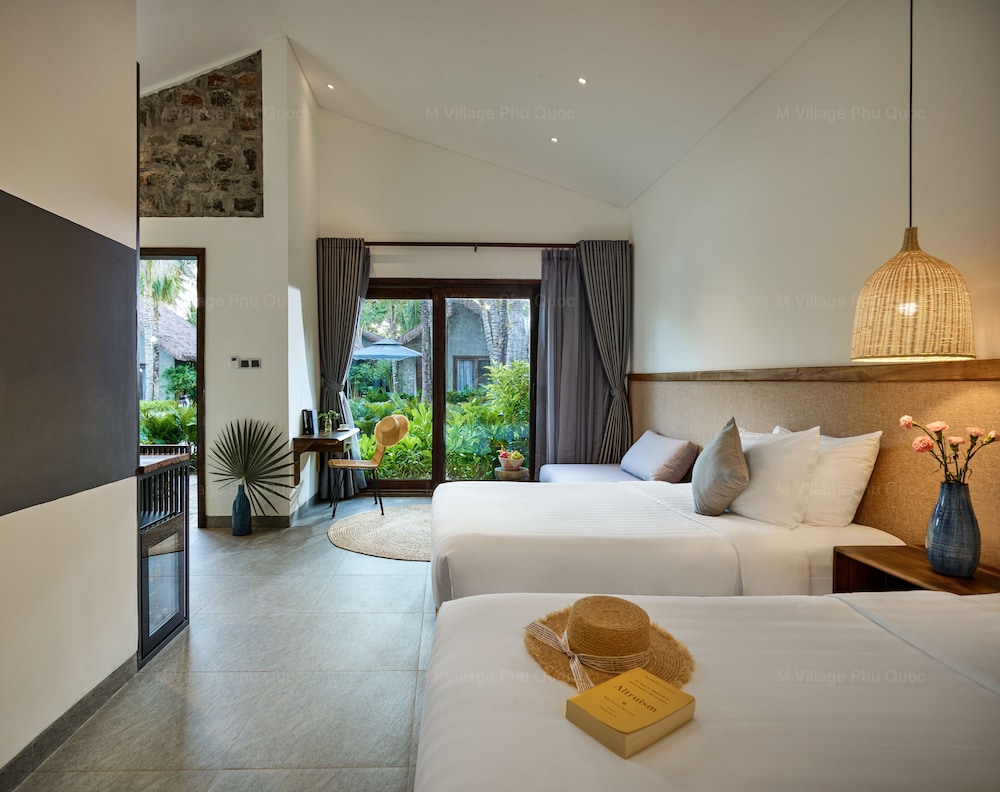 EXOTIC, JOY, HOUSE, TWIN BEDS