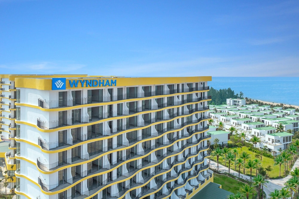 Wyndham Royal Beachfront Resort & Spa Hoi An Danang in DIEN BAN