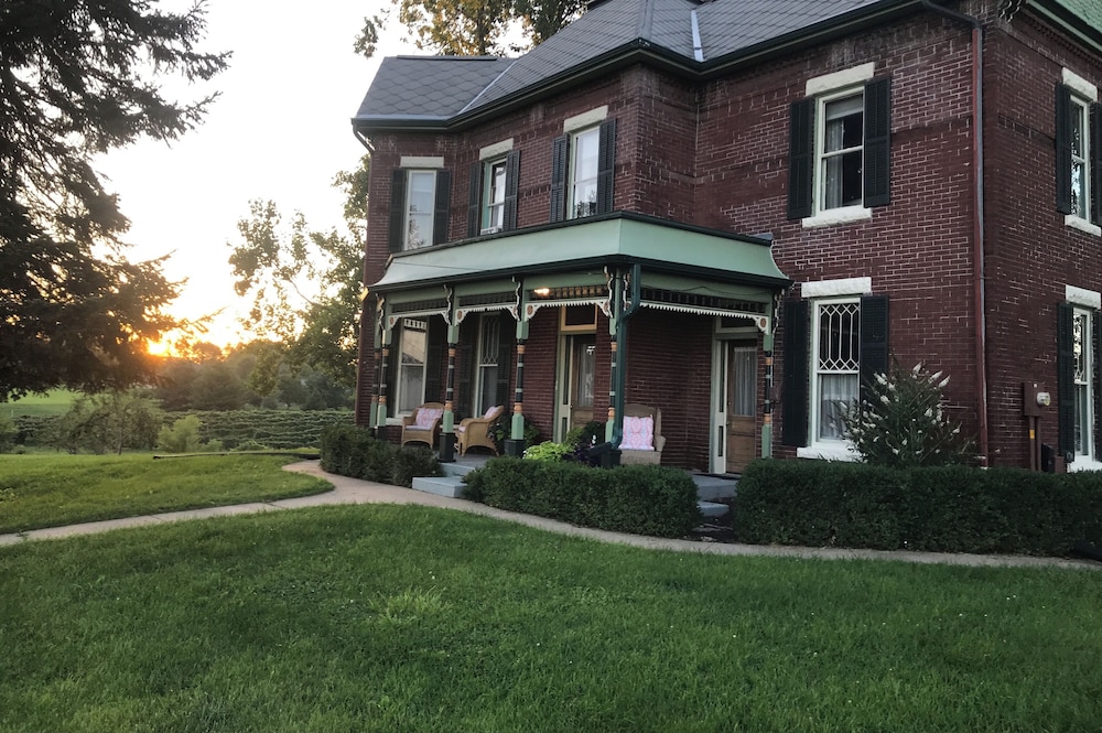 Nauvoo Grand Bed and Breakfast 49/51
