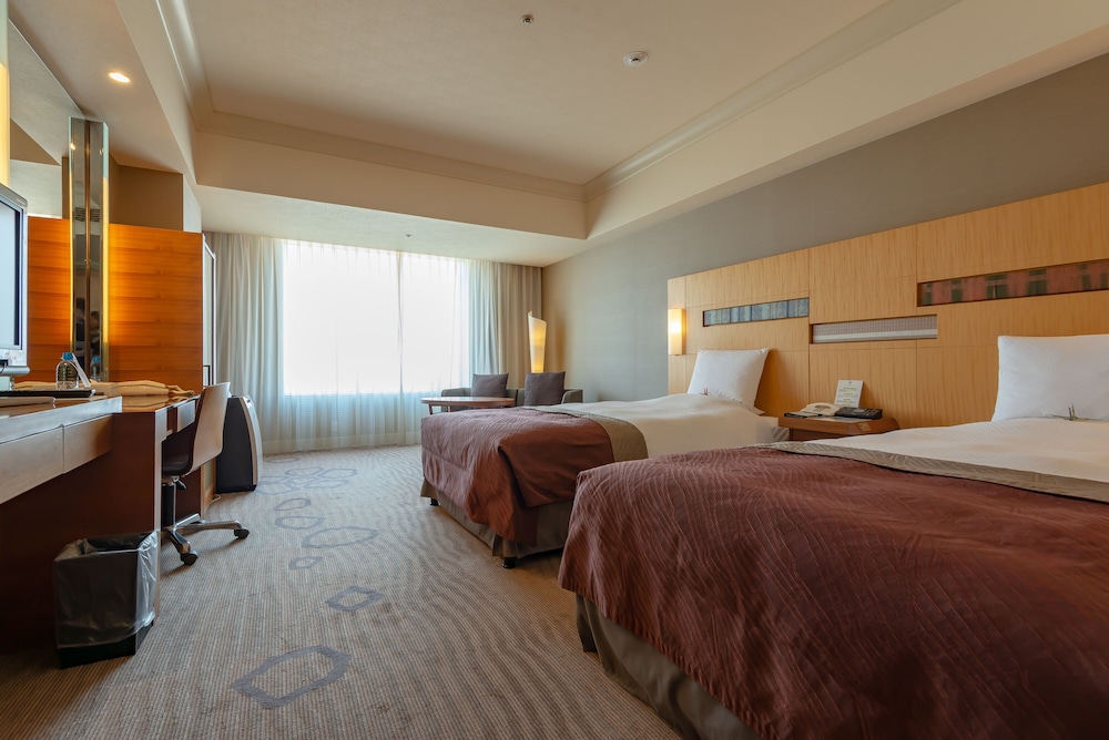 Room, Twin Beds, Two Extra Beds, Large، Hotel Okura Fukuoka 2/5