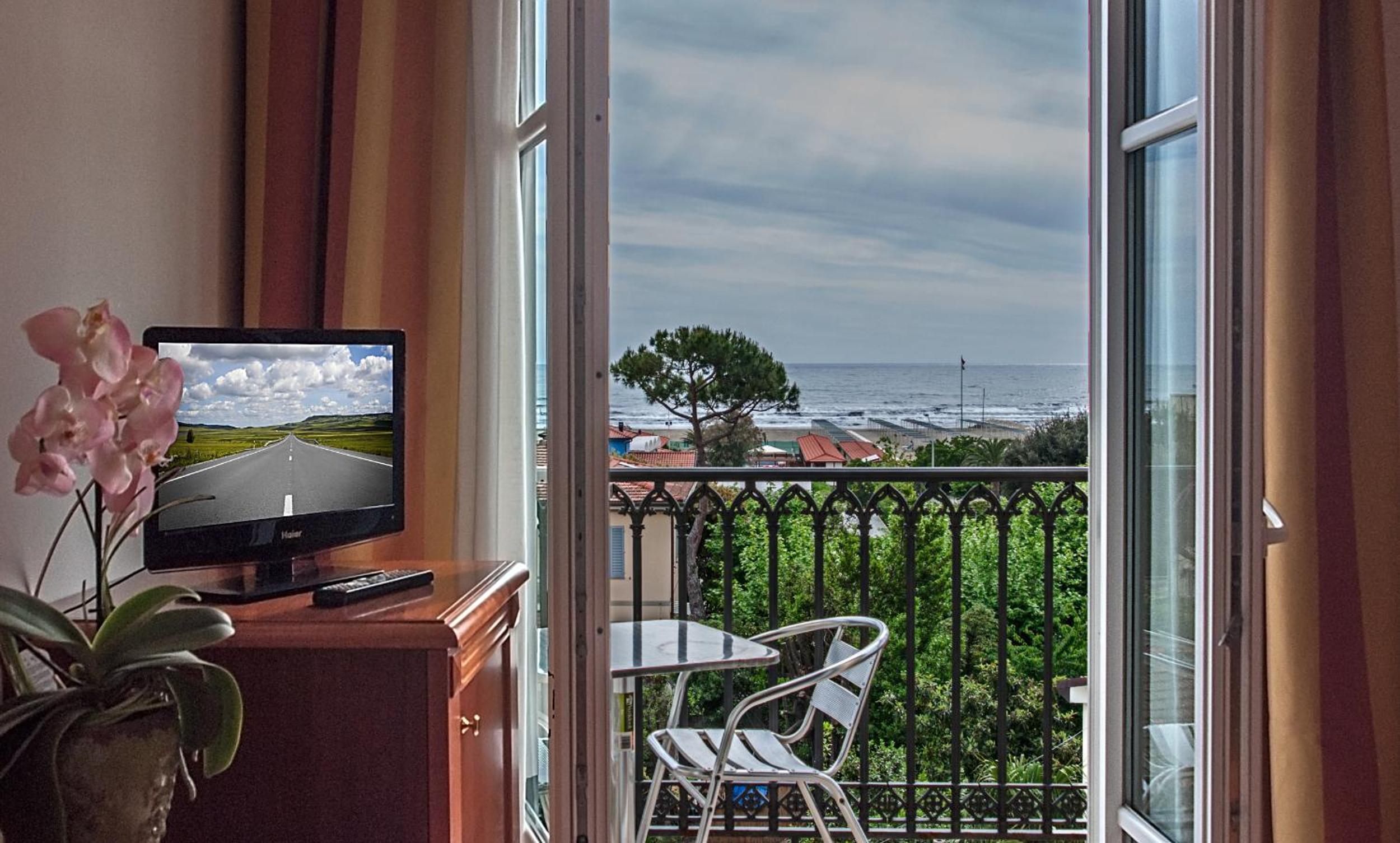 HOTEL VILLA OMBROSA 40/52