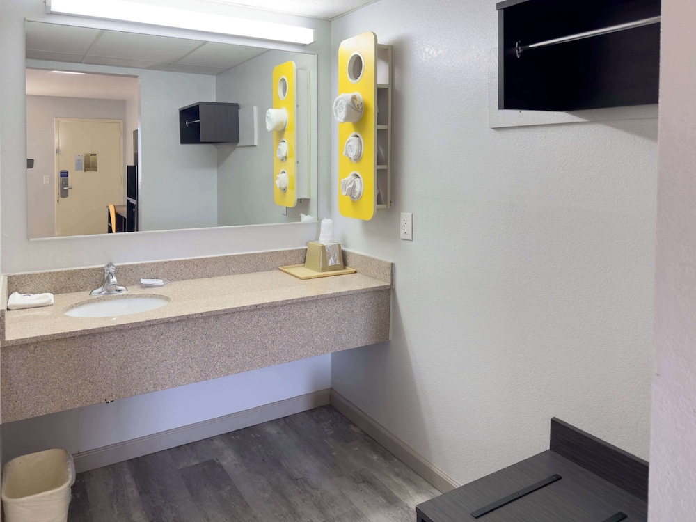 Motel6 Dyersburg, TN 49/50
