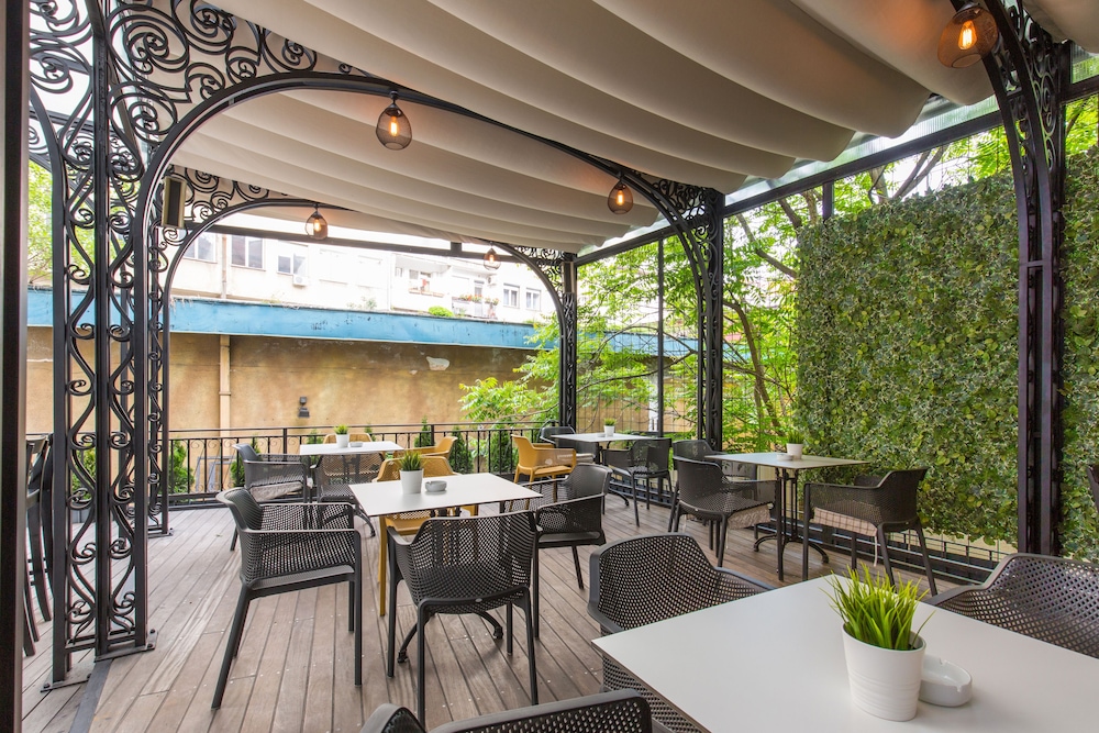 Public House Hotel 39/50