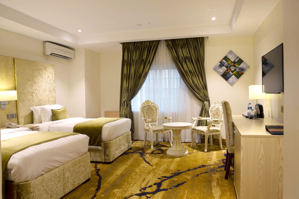 Bon Hotel Elvis 18/50