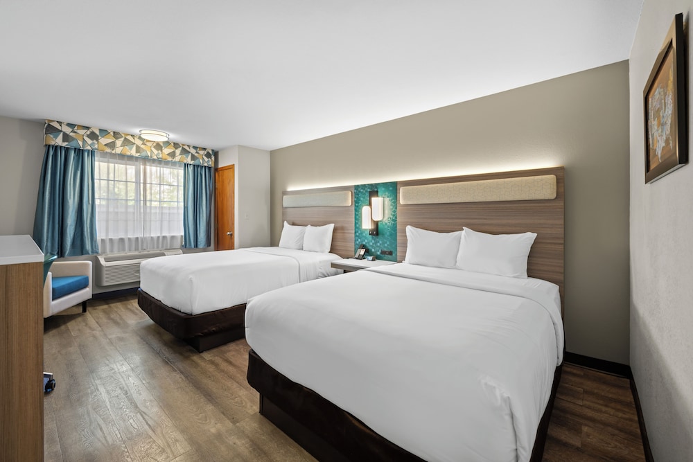 غرفة قياسية بسريرين كوين، Econo Lodge Inn & Suites Santa Fe, NM 4/10
