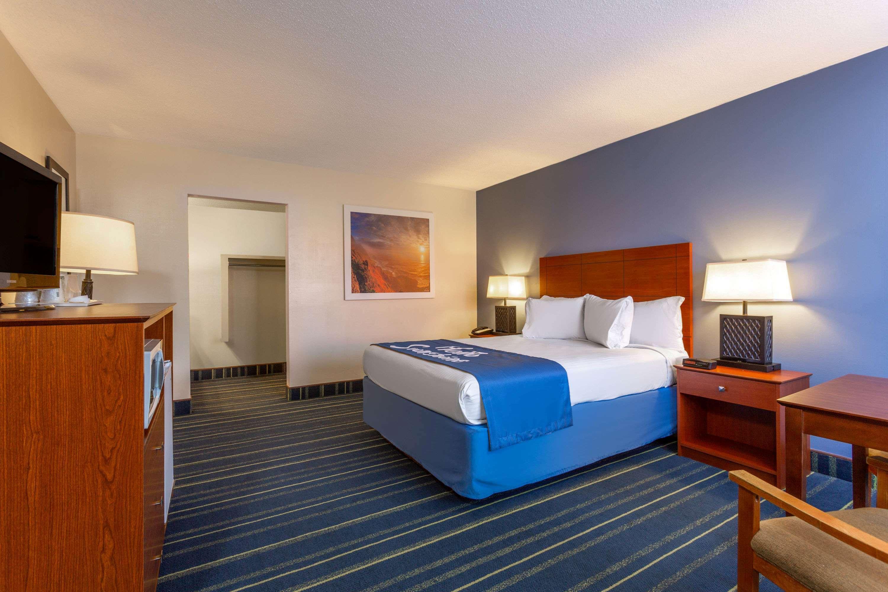 Days Inn By Wyndham Breezewood 20/34