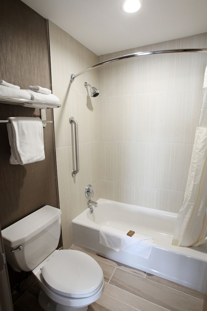 Best Western Plus Cottontree Inn 11/34