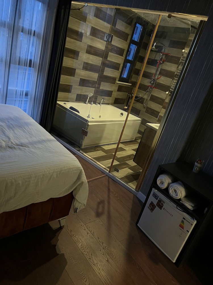 Beta Hotel 17/37