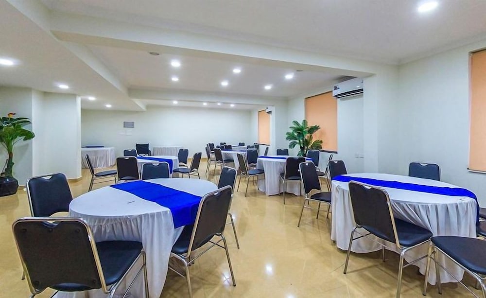 Rendezvous Beach Resort 34/46