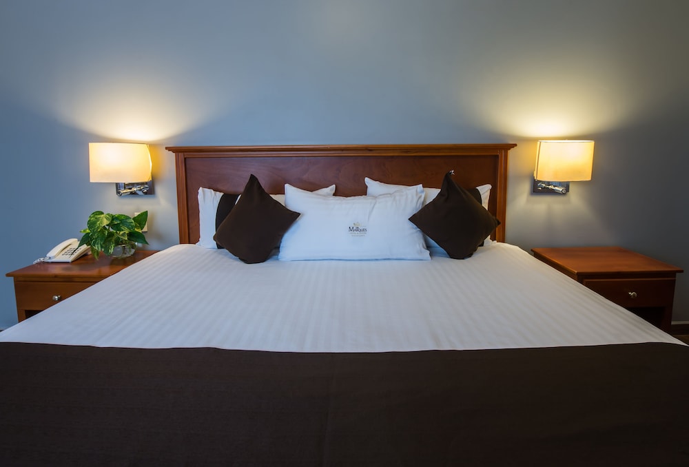 DEL MARQUES HOTEL AND SUITES 16/53