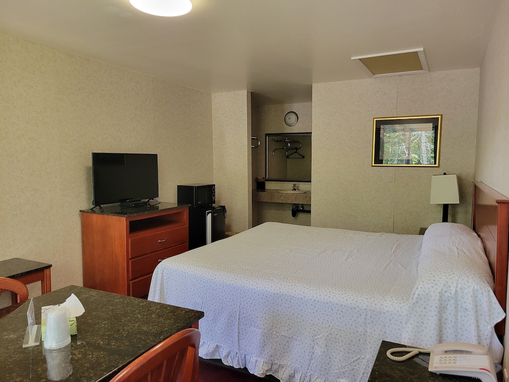 Atrium Inn 26/42