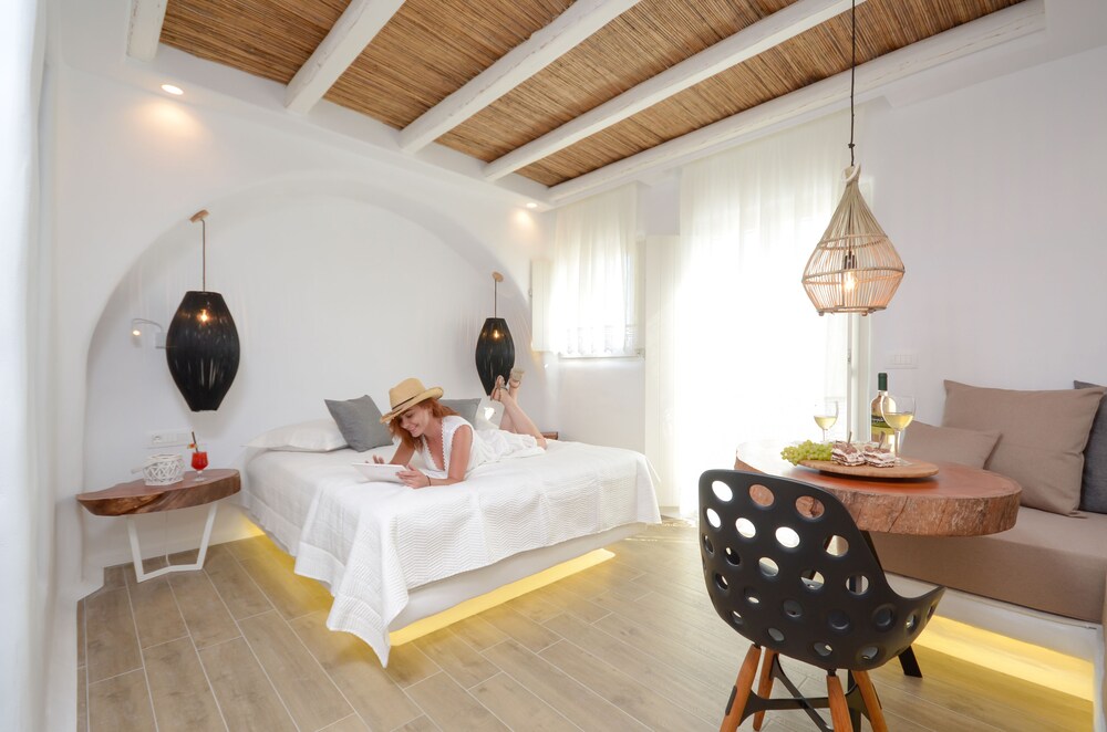 Naxos Island Escape Suites 36/71
