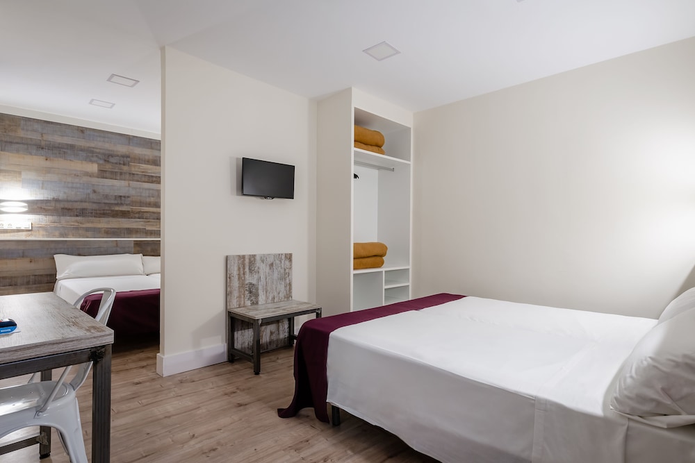 ROOM, QUADRUPLE