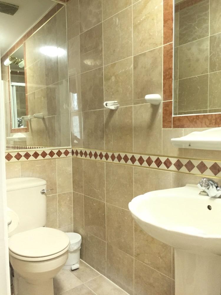 Brompton Hotel 54/60