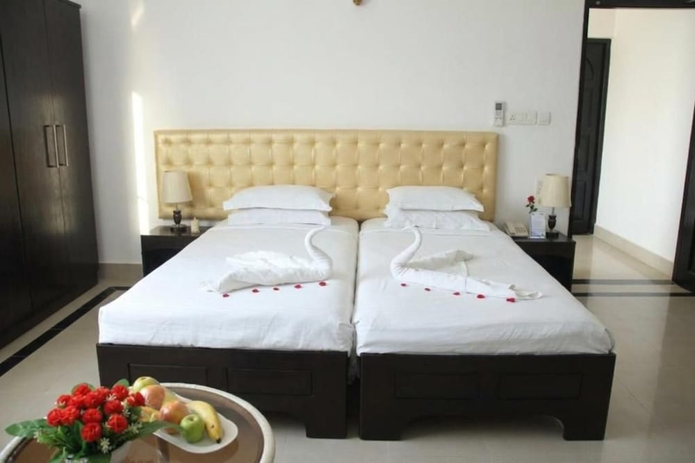 Hotel Aristocrat Inn 13/51