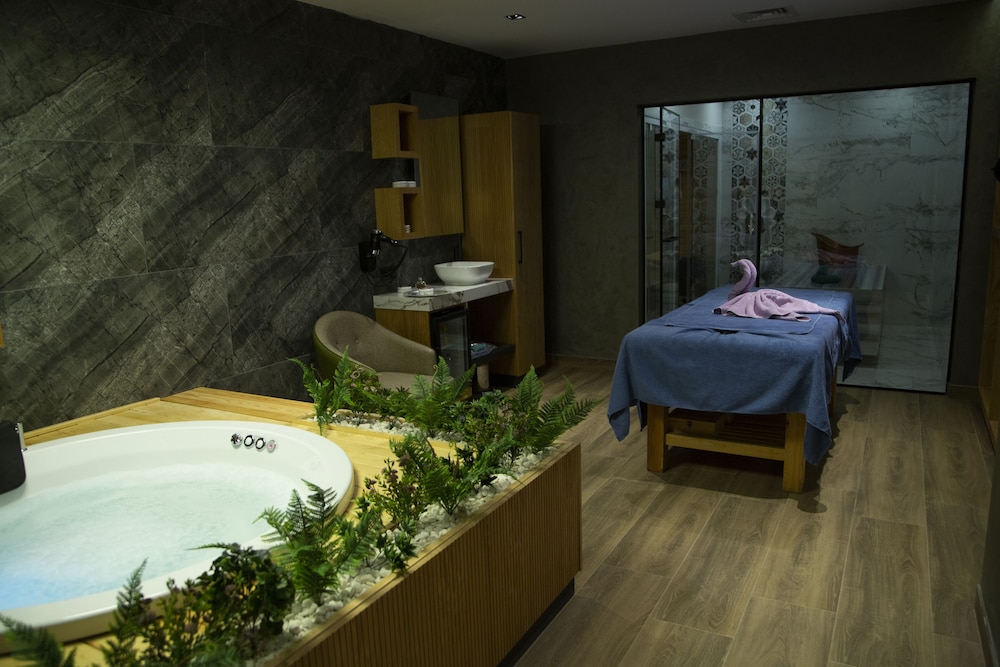Mayi Hotel 33/55