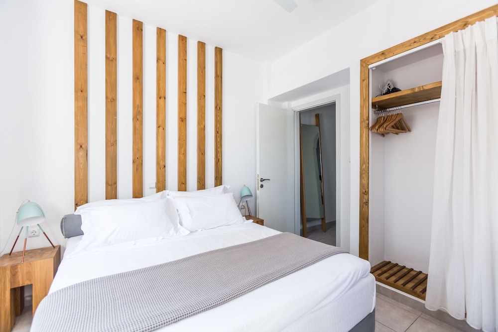 Fanouris Condo 10/22