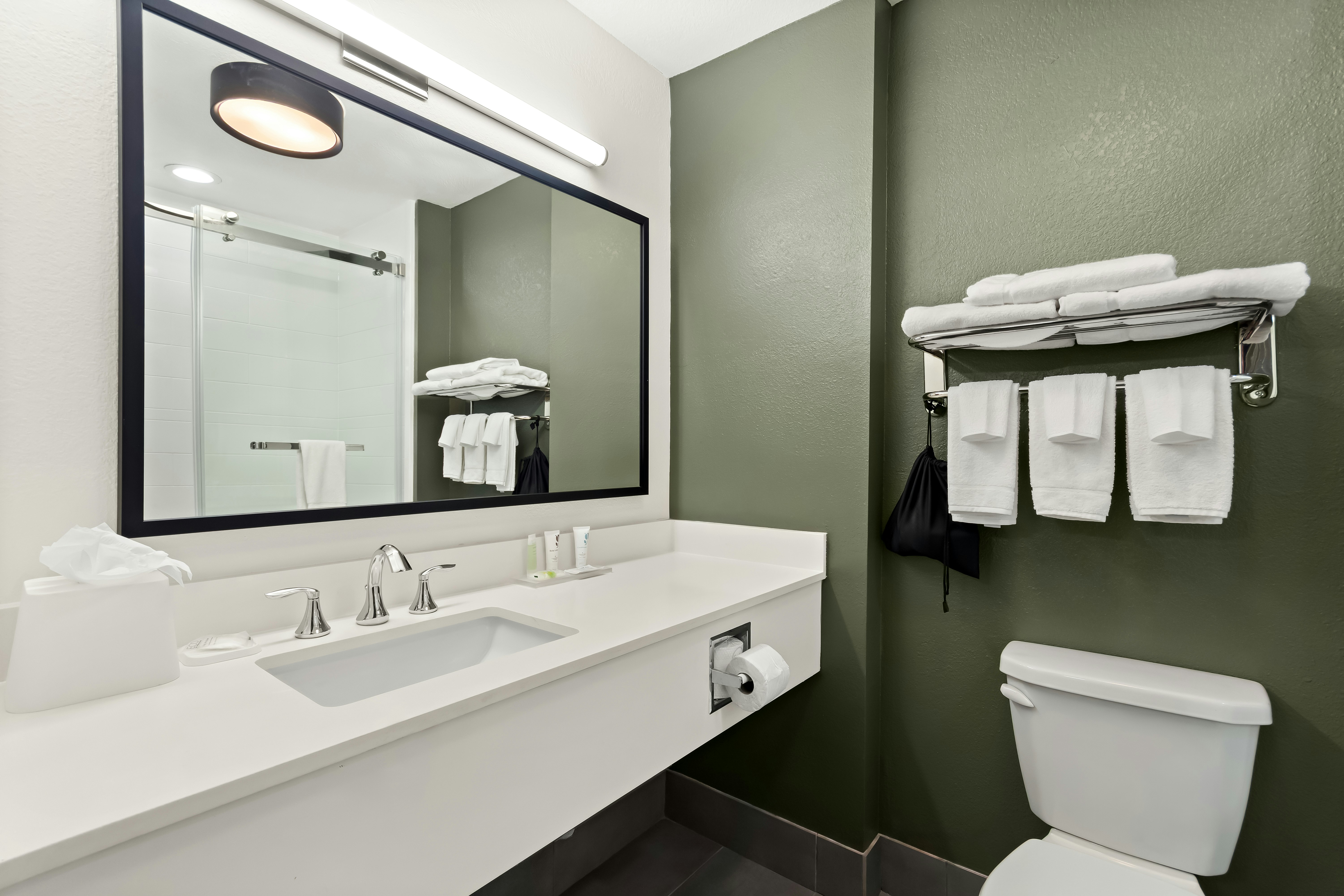 Suite, King Bed, Spark by Hilton Panama City Beach 4/4
