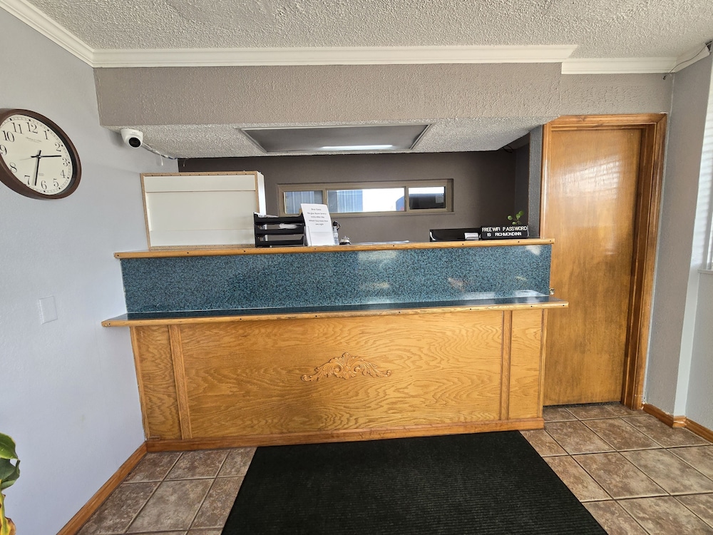Richmond Inn & Suites 6/36