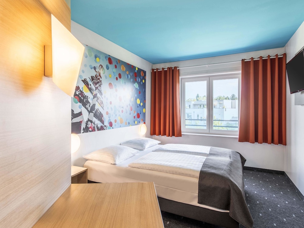 ROOM, DOUBLE BED