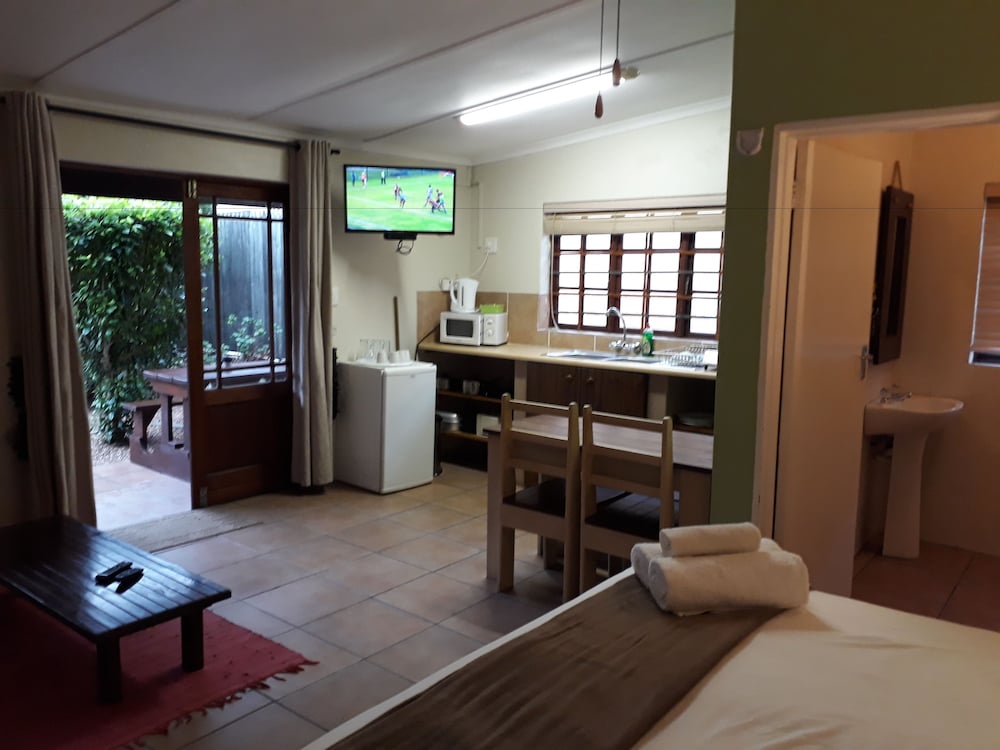 Gansbaai Town Lodge 18/26