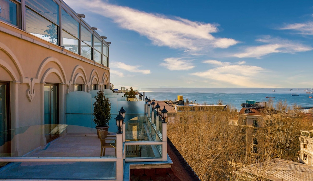 Sultanhan Hotel 67/71
