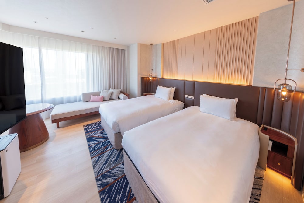 TYPE A, JUNIOR SUITE, LOUNGE ACCESS