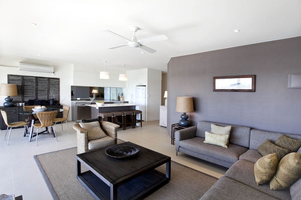 NOOSA SHORES RESORT 35/70