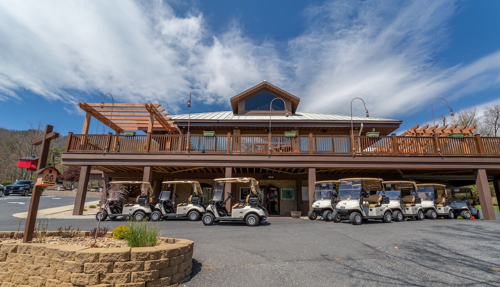 Mountain Villa With Waterpark, Golf, Skiing, Wine Tour Access and More! Massanuttens Shenandoah Vil 43/49