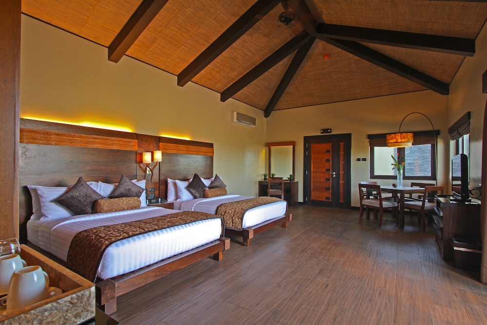Two Seasons Coron Island Resort 7/50