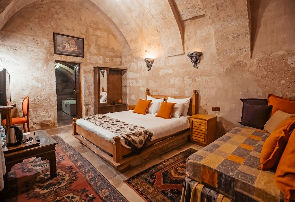 Larissa Cave Hotel 11/50