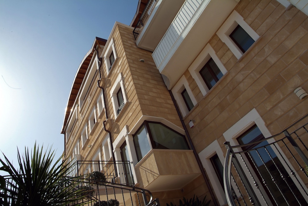 Albatres Palace Hotel 4/63