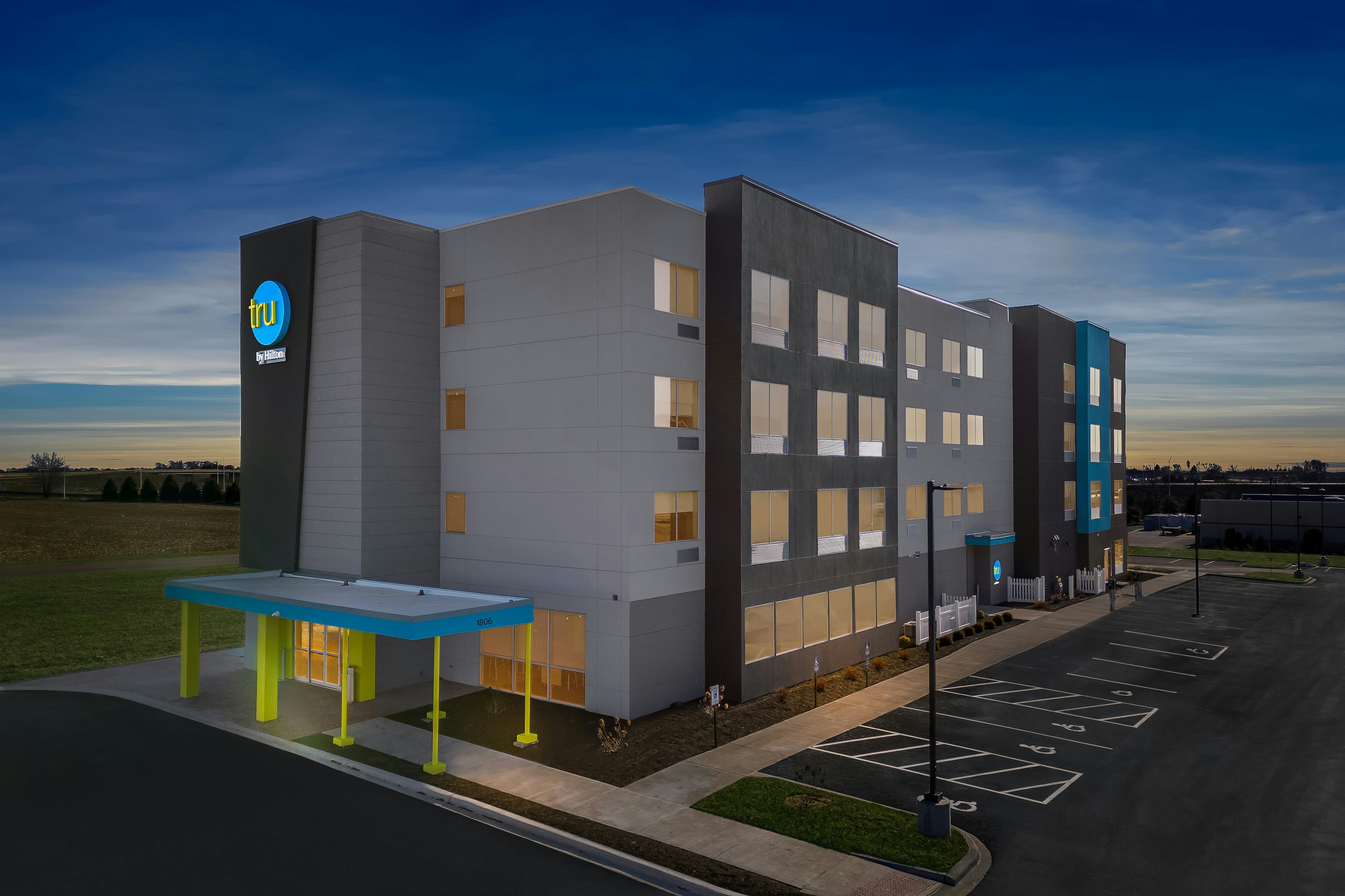 Tru by Hilton Dixon in DIXON - IL