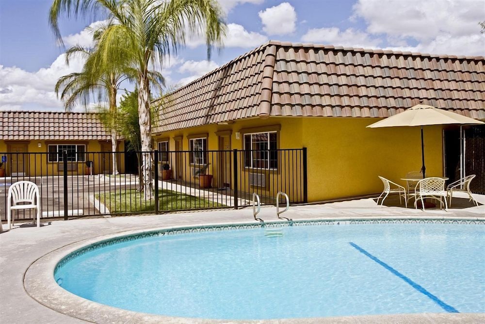 Rodeo Lodge (ex Americas Best Value Inn and Suites-Clovis/Fresno) 5/59