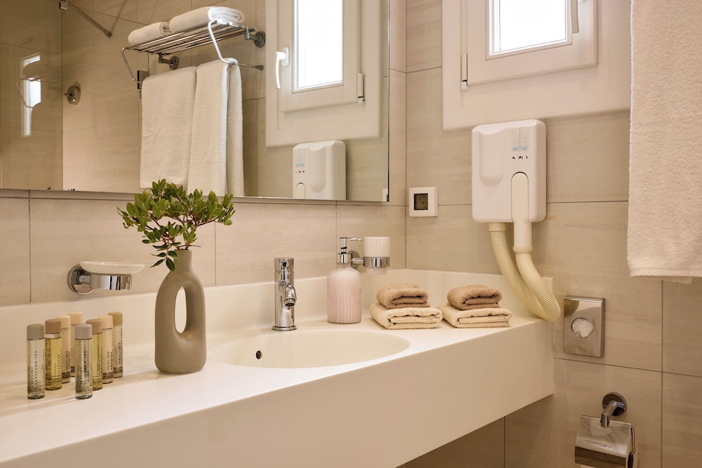 Selana Suites 4/50