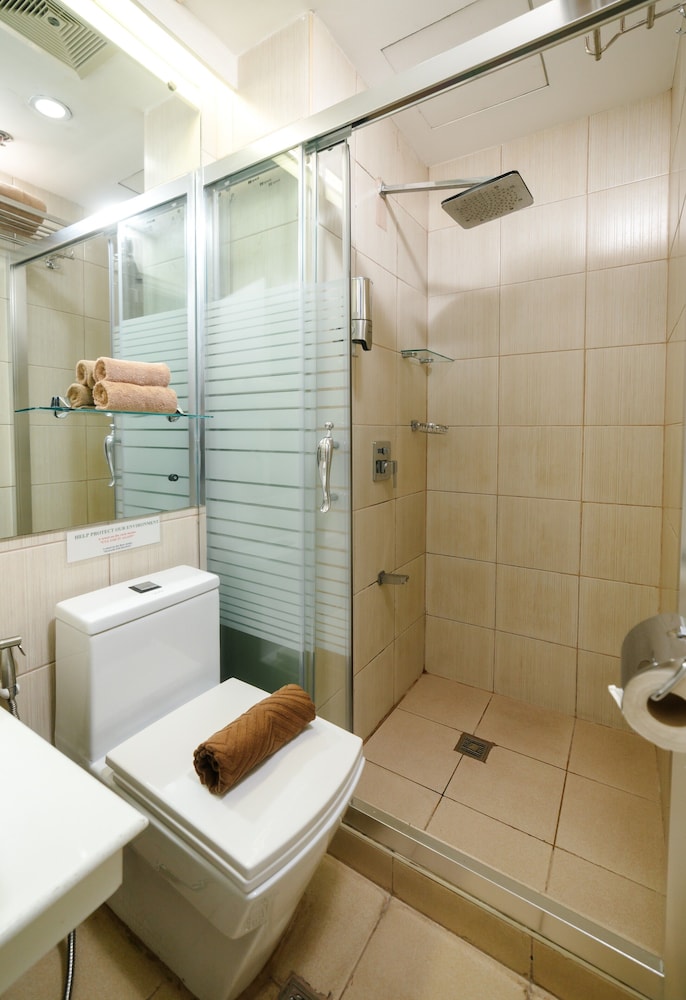 Deluxe, Regency Grand Suites 8/10