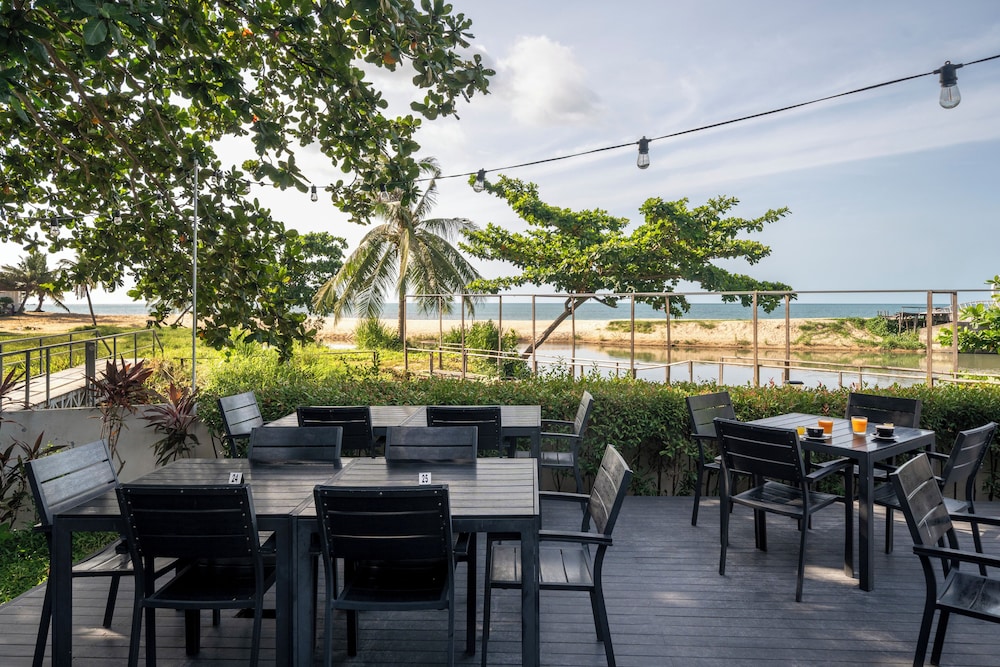 Zara Resort (ex The Privilege Hotel Ezra Royal Beach) 65/80