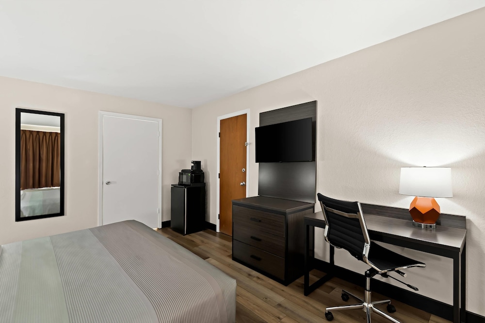 Quality Inn & Suites Dumas, AR 16/33