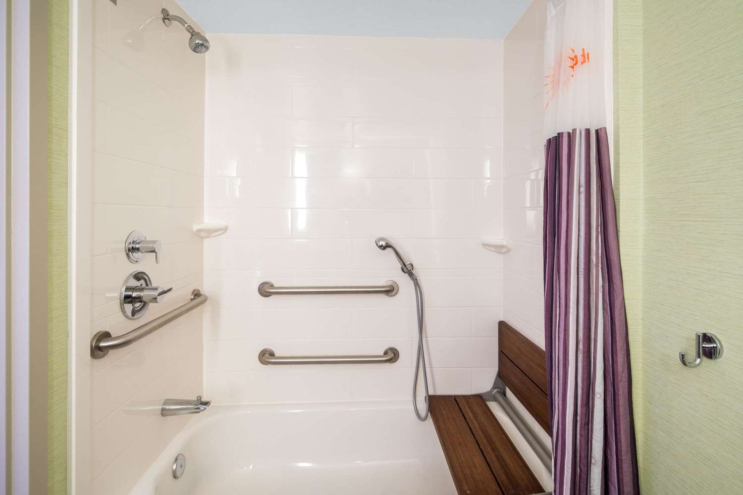 La Quinta Inn & Suites by Wyndham Orange County Airport 54/55