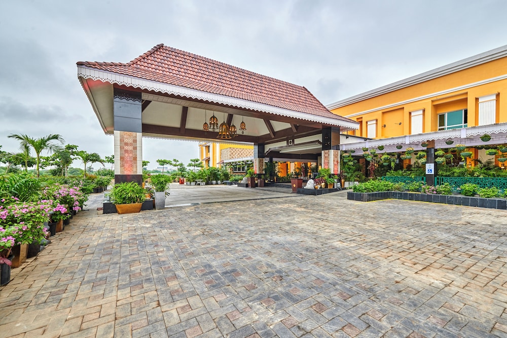 MAYFAIR Lake Resort, Atal Nagar, Raipur 42/50