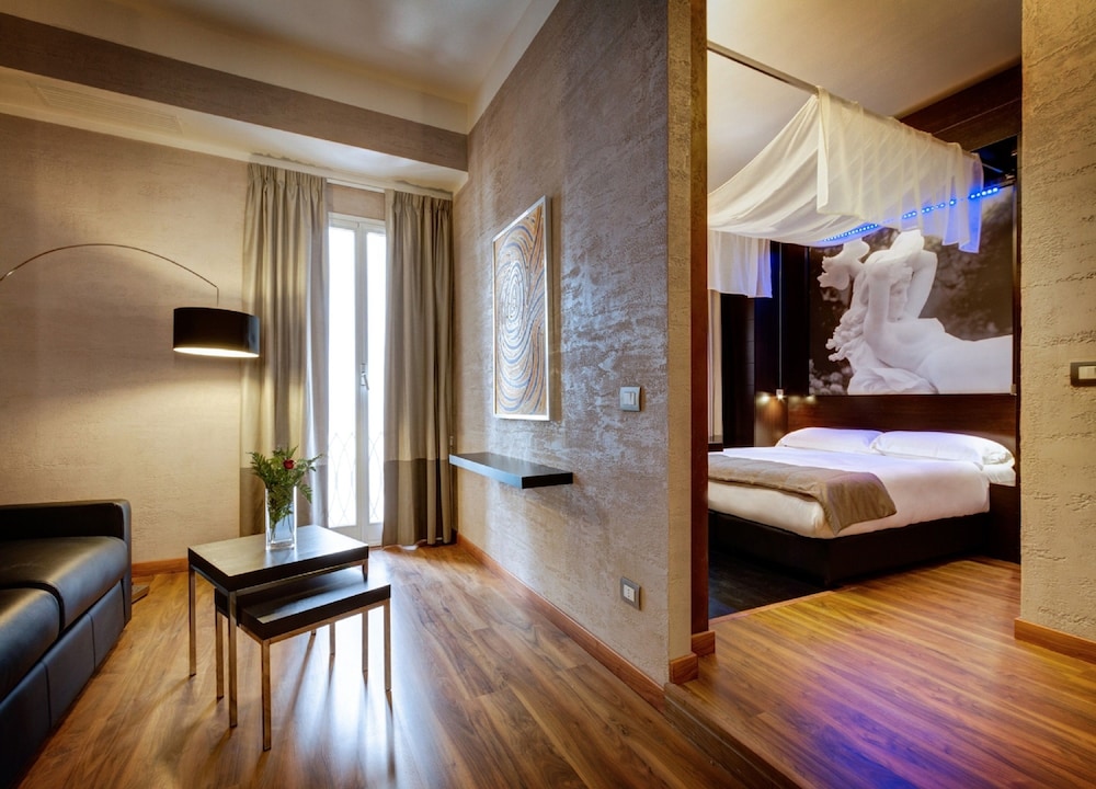 EXECUTIVE, SUITE