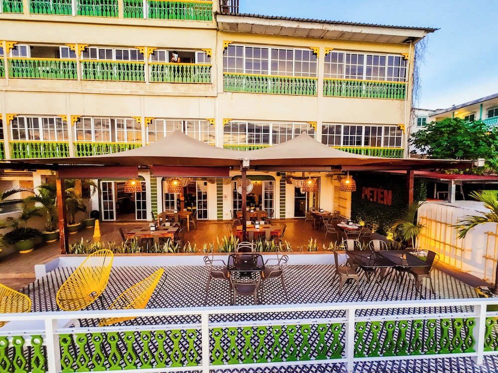 Hotel Petén 8/111