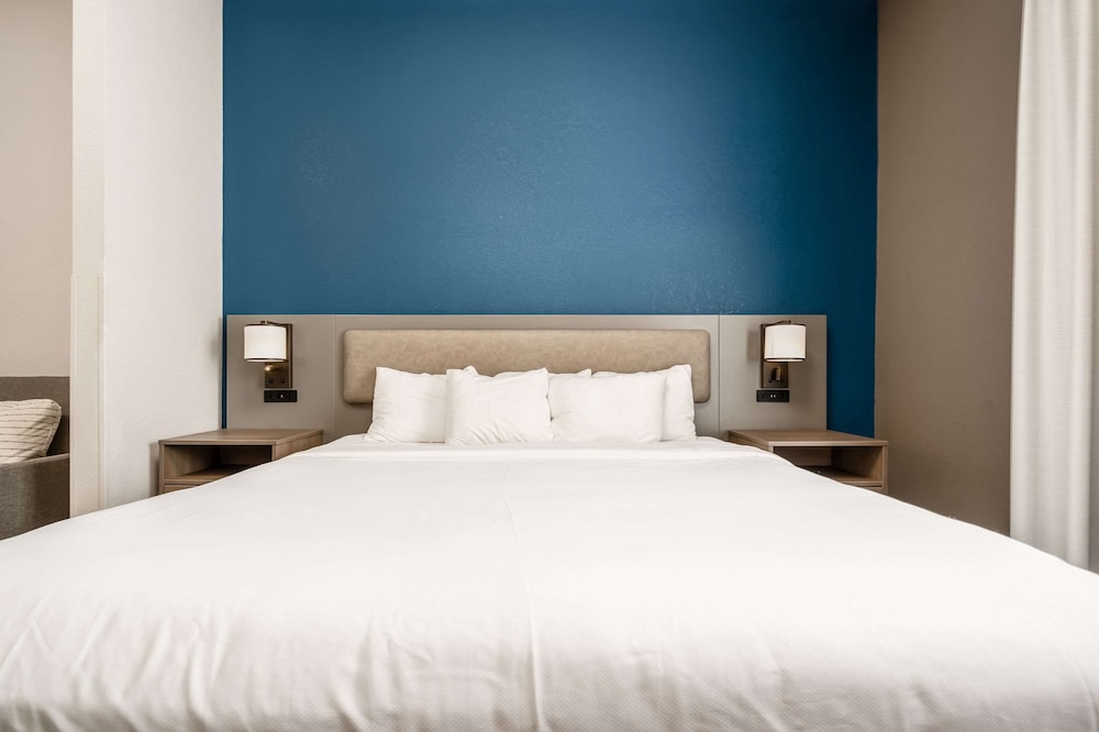 SUITE, KING BED, SOFA, ACCESSIBLE
