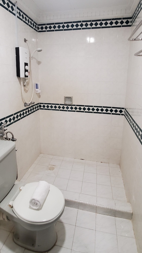 Leisure Cove Hotel Apartments 47/50