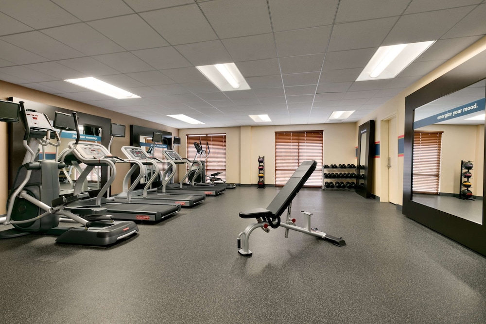 Hampton Inn & Suites Mahwah 23/60