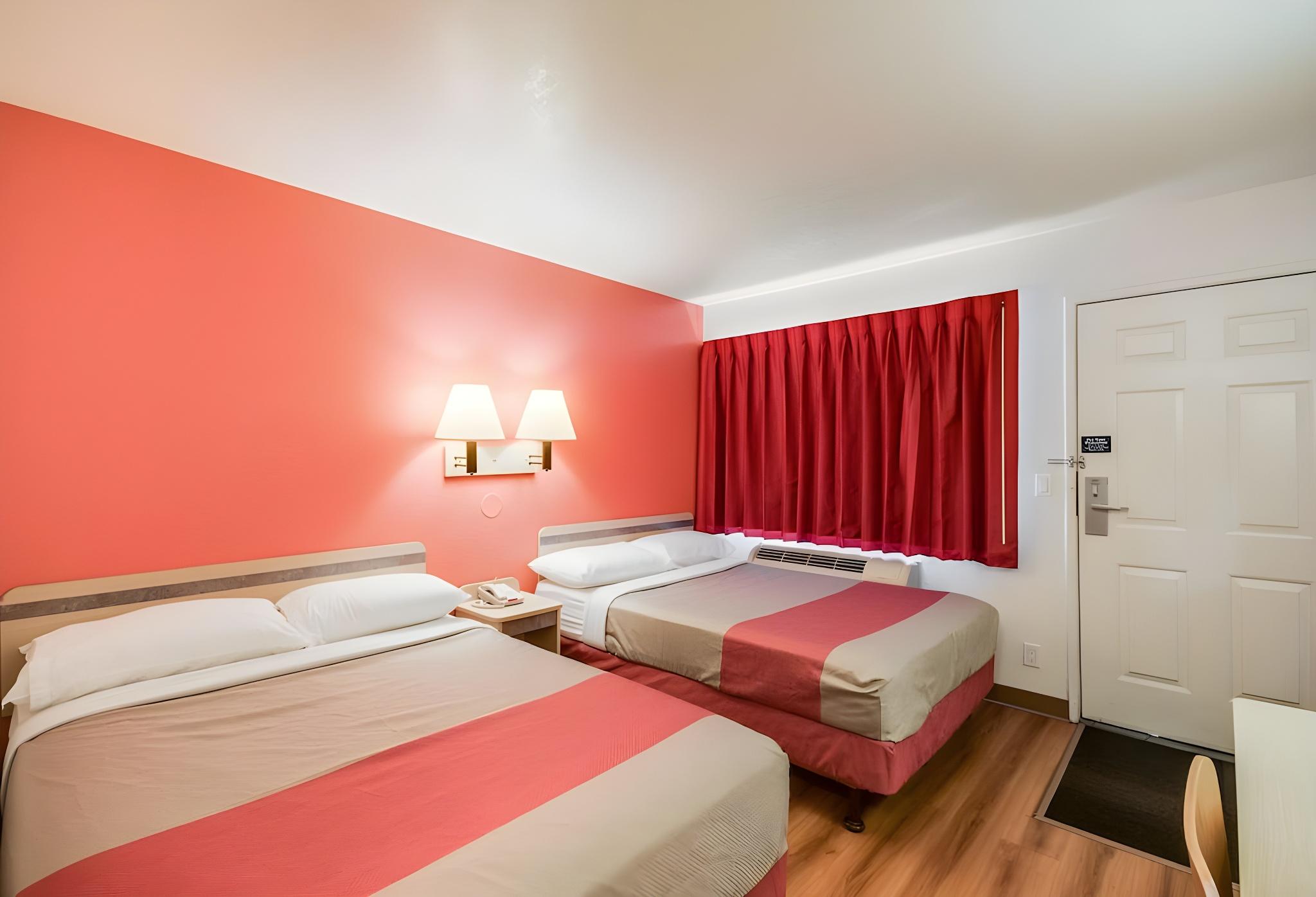 2 Full Beds